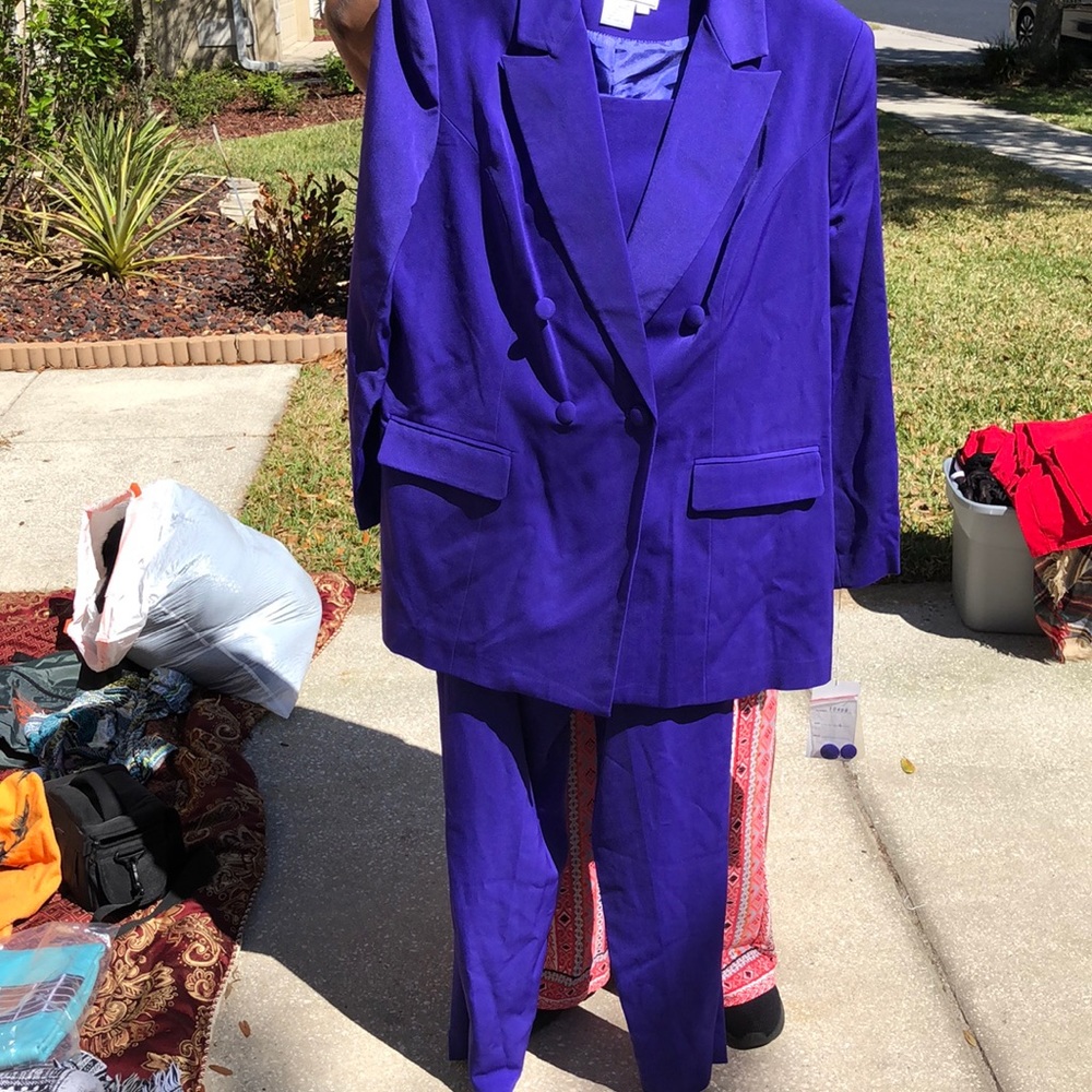 Pants suit